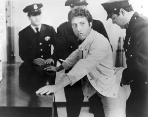 lenny-un-film-de-bob-fosse-sortie-dvd-blu-ray-critique-dustin-hoffman-arrestation